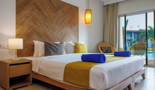 Standard Triple Room (Swim Up)