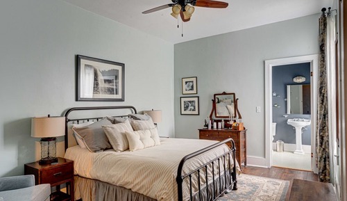 Classic Room, 1 Queen Bed, Garden View, Corner