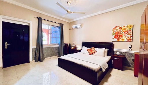 Standard Room, 1 Queen Bed, Ground Floor