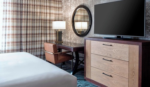 Room, 2 Queen Beds, Non Smoking, Partial Mountain View