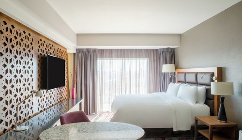 Junior Suite (King)