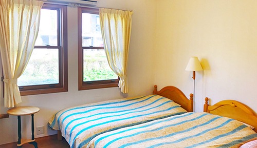 Triple room shared bathroom