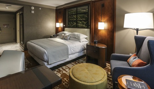 Deluxe Room, 1 King Bed, Accessible (Roll-In-Shower)