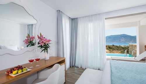 Junior Suite, 2 Twin Beds, Private Pool, Sea View
