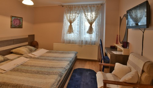 Basic Double Room, 1 King Bed, Private Bathroom (10)