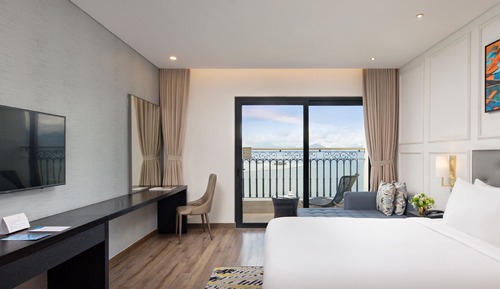 Corner Suite, 2 Bedrooms, Bay View