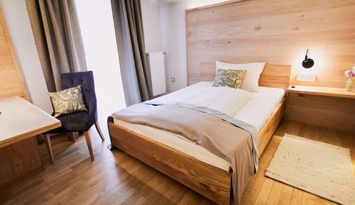 Exclusive Single Room, Balcony (Teisenberg)