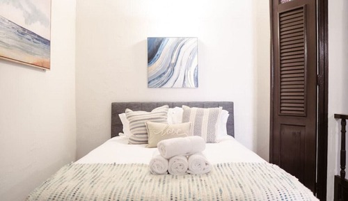 Comfort Apartment, Executive Level, (65 Fortaleza, Apt 7A, San Juan PR 00901)