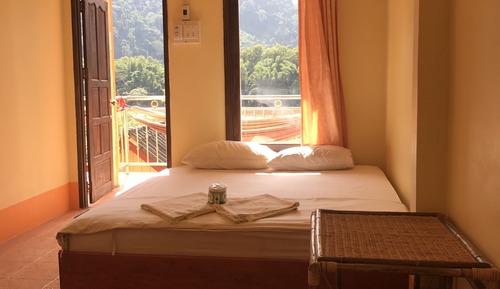 Standard Double Room, 1 Queen Bed, River View, Mountainside