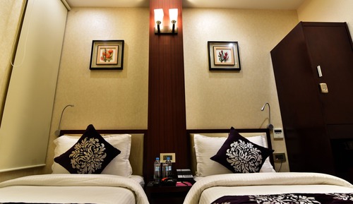 Deluxe King/Twin Bedroom