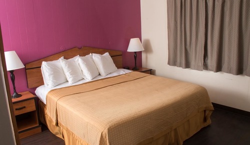 Basic Room, 1 King Bed