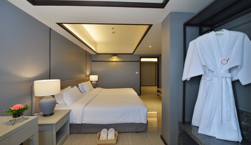 Two Bedrooms Single Suite