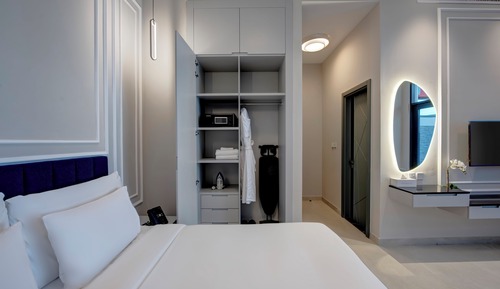 Chalet, 1 King Bed, Balcony