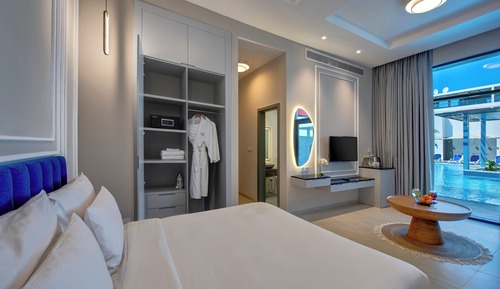 Chalet, 1 King Bed, Pool Access