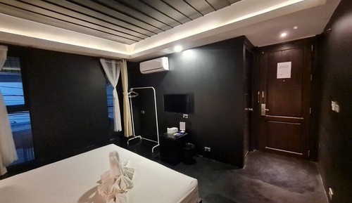 Premium Black Signature