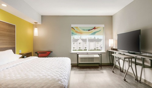 Room, 1 King Bed, Accessible (Hearing, Roll-in Shower)