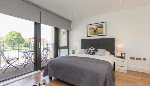 Deluxe Two Bedroom Apartment with Balcony