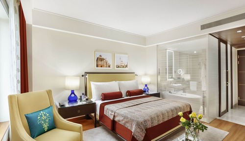 Room (Assigned on Arrival)