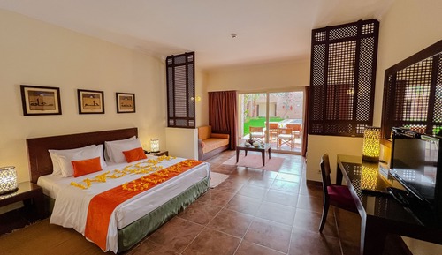 Superior Room, Pool View