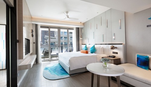 Deluxe Room, 1 King Bed, Non Smoking, Harbor View