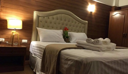 Deluxe Double Bed 