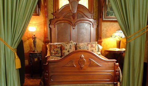 Suite, 1 Queen Bed, Non Smoking, Private Bathroom (Library)