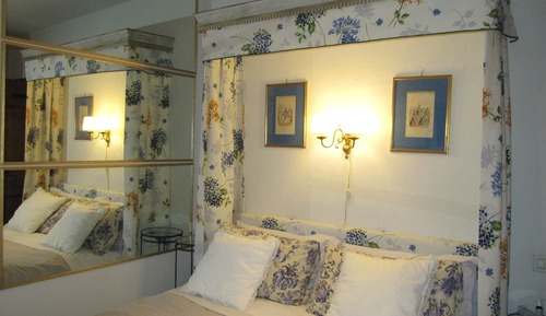 Suite, Garden Area