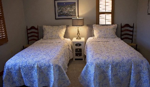 Double Room, Private Bathroom, River View (Shenandoah)