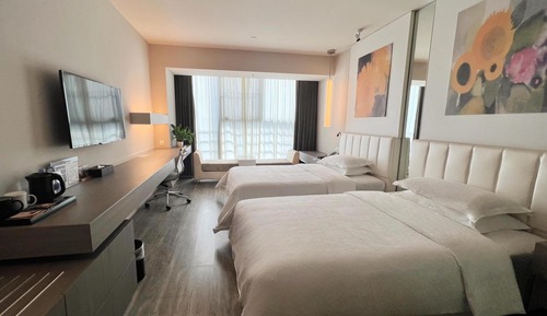Twin Room (Super Sassy)