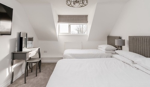 Executive Triple Room, Ensuite, River View (main building)