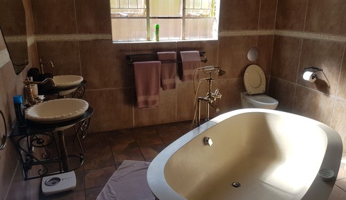 Luxury Studio Suite (King)