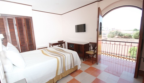 Executive Room, 1 Queen Bed, Non Smoking (Standard)