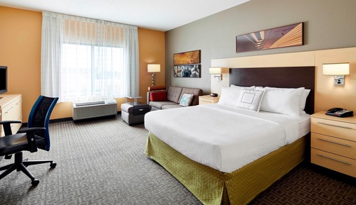 Executive Suite, 1 Queen Bed with Sofa bed, Non Smoking (Mobility/Hearing Accessible, Tub)