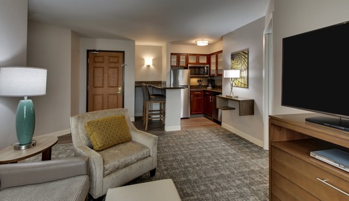 Studio Suite, 1 King Bed, Kitchen