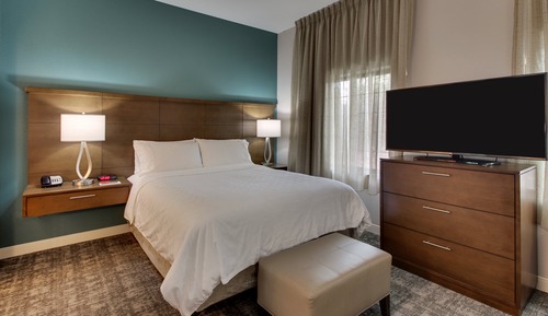 Studio Suite, 1 Queen Bed, Kitchen