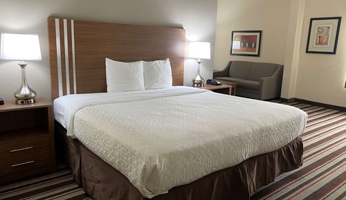 Suite, 1 King Bed, Non Smoking, Refrigerator & Microwave (Oversized Room)