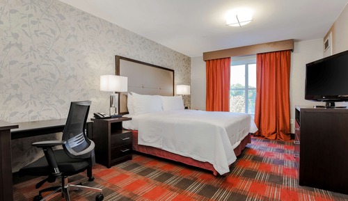 Suite, 2 Bedrooms, Accessible, Non Smoking (Mobility, Roll-in Shower)