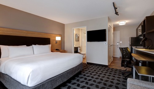 Studio, 1 King Bed (Mobility/Hearing Accessible, Tub)