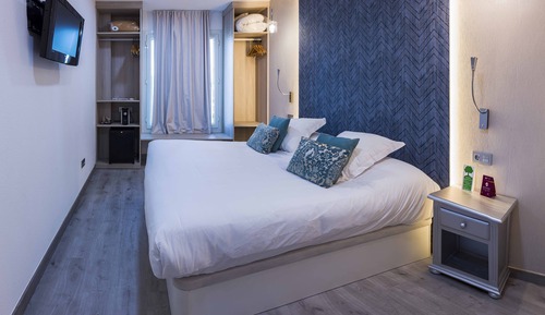 Junior Suite, 1 Queen Bed with Sofa Bed