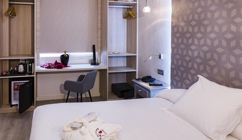 Romantic Offer Deluxe King Room