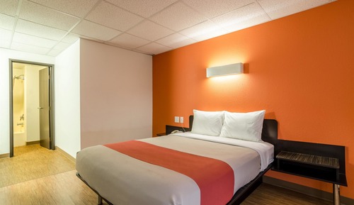 Standard Room, 1 King Bed, Accessible, Non Smoking
