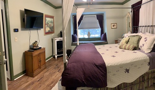 The Grapes Inn Room