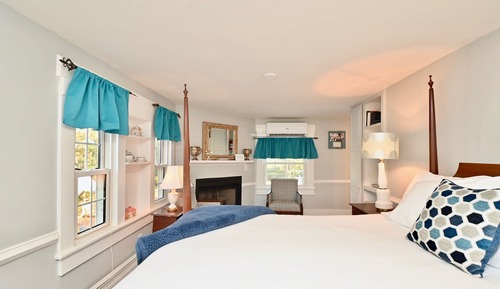 1840 Miss Vashti's Room