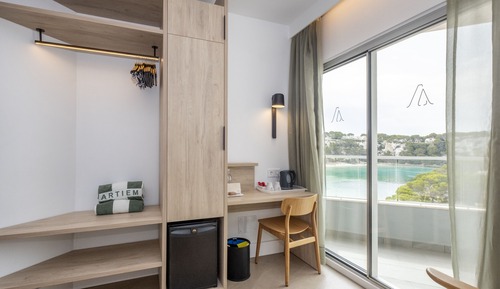 Panoramic Room