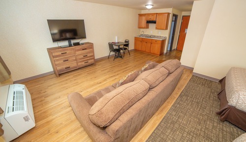 King Bed with Kitchenette (Pet Friendly)