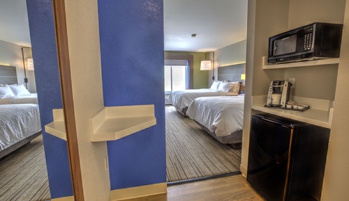 2 queen bed accessible with tub
