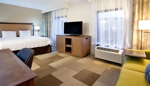 Suite, 1 King Bed, Accessible (Mobility, Roll-in Shower)