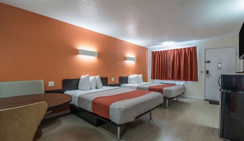 Standard Room, 2 Queen Beds, Smoking