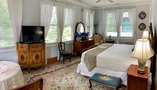 Suite (Blue Garden)