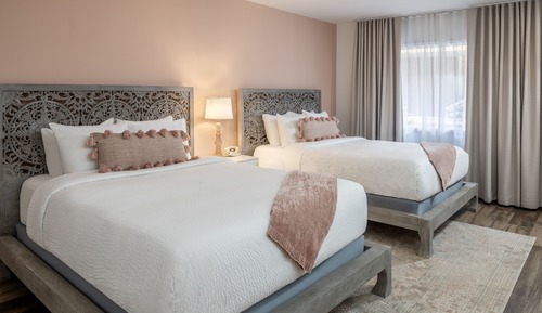 Room, 2 Queen Beds, Courtyard Area